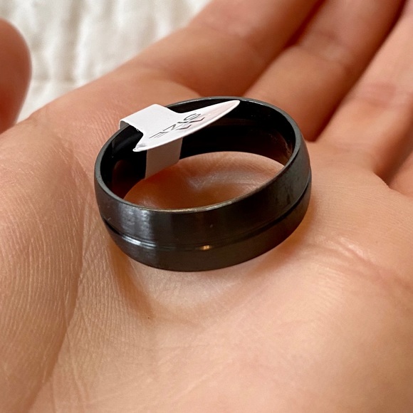 NEW Men’s Stainless Steel Wedding Engagement Ring - Picture 2 of 4